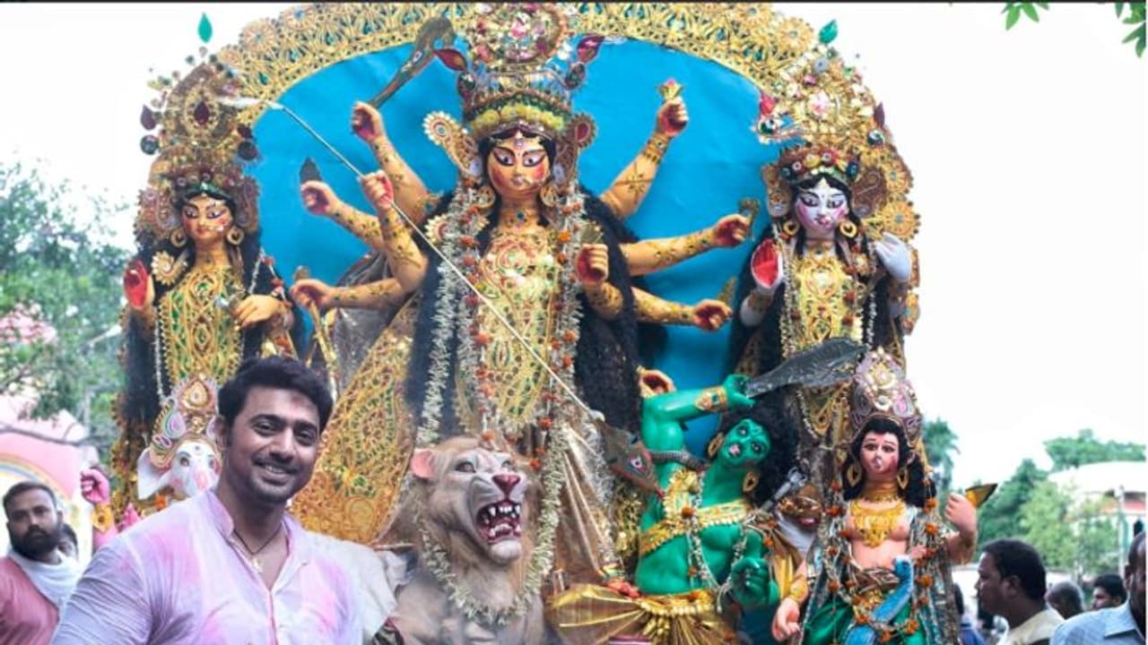 বড়দিনেও মিলবে দুর্গাপুজোর স্বাদ, সোশ্যাল মিডিয়ায় সেই ছবিই শেয়ার করলেন দেব