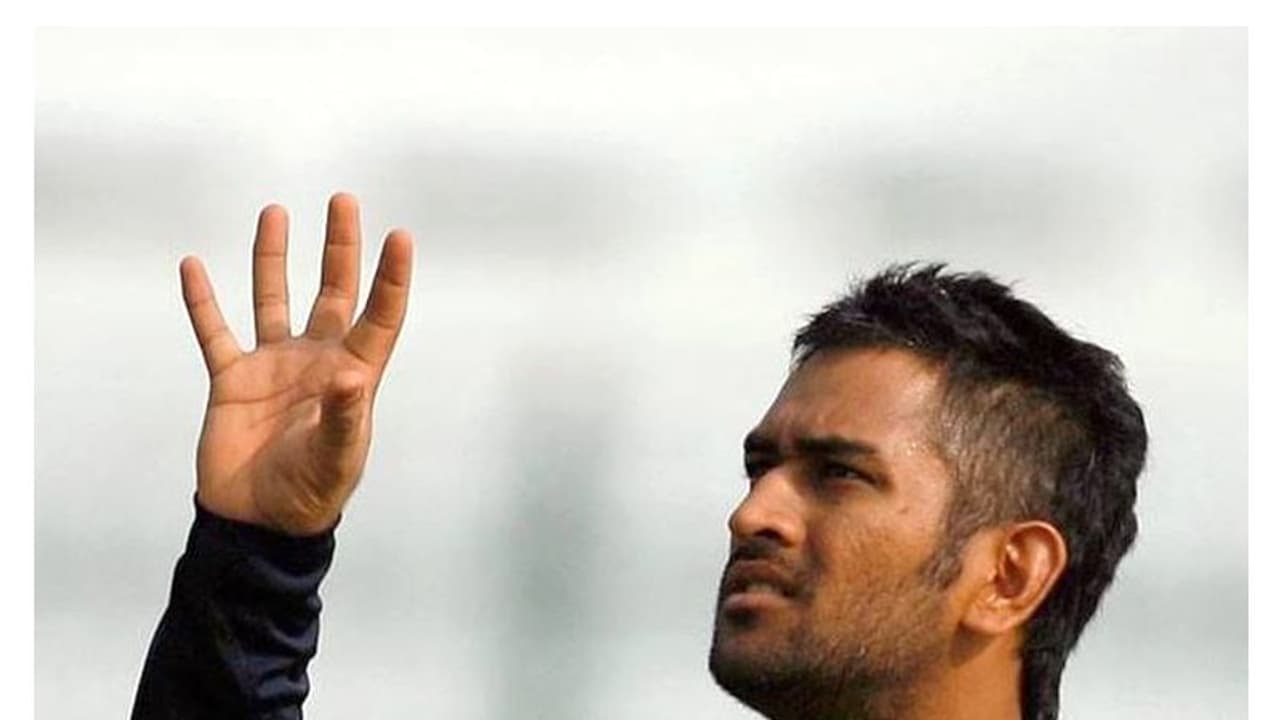 ನಿವೃತ್ತಿಯ ಬಗ್ಗೆ ಕೊನೆಗೂ ತುಟಿಬಿಚ್ಚಿದ ಧೋನಿ..! ನಿವೃತ್ತಿಯ ಬಗ್ಗೆ ಕೊನೆಗೂ ತುಟಿಬಿಚ್ಚಿದ ಧೋನಿ..!