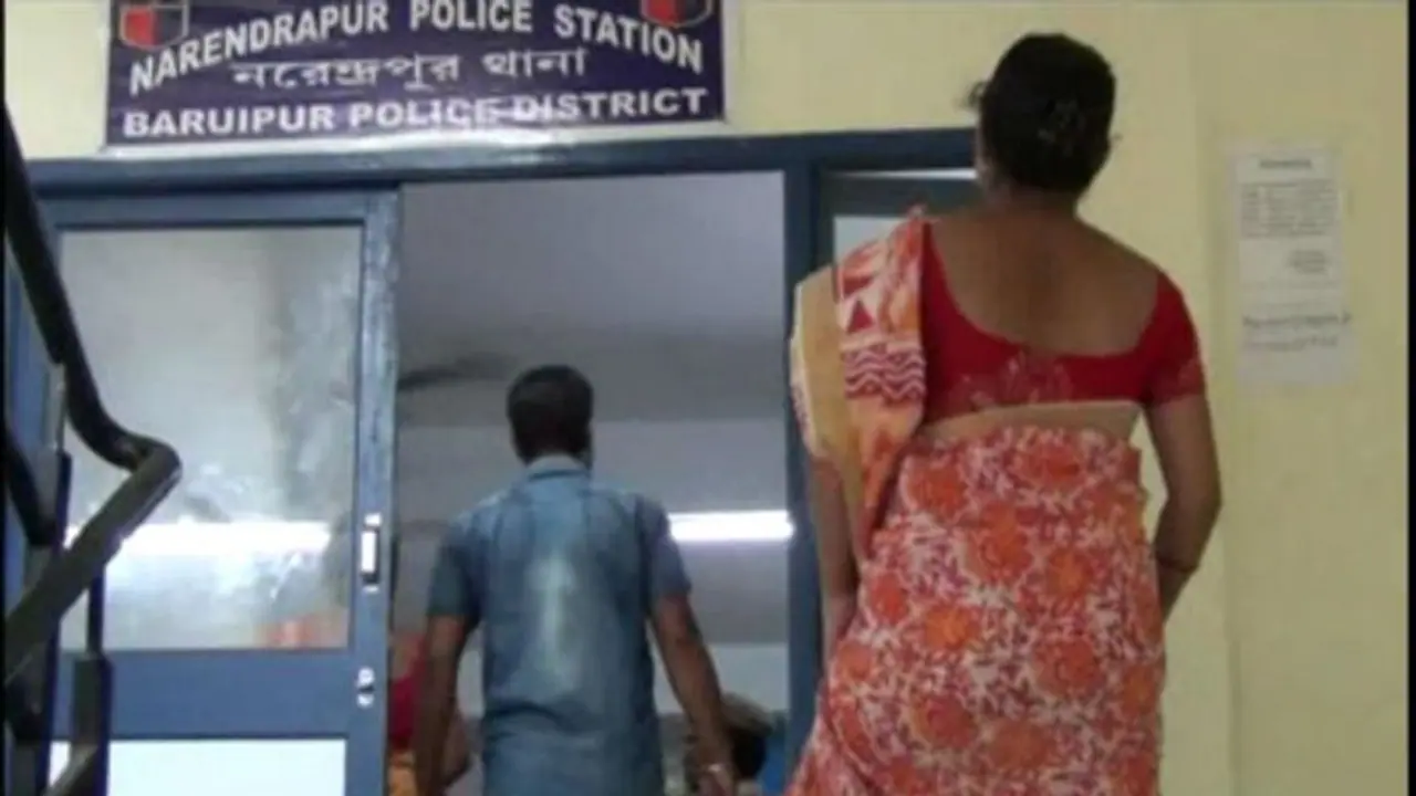 অন্তঃসত্ত্বা বউমাকে কুপ্রস্তাব শ্বশুরের, বাবার কুকীর্তির প্রতিবাদে থানায় মেয়ে অন্তঃসত্ত্বা বউমাকে কুপ্রস্তাব শ্বশুরের, বাবার কুকীর্তির প্রতিবাদে থানায় মেয়ে