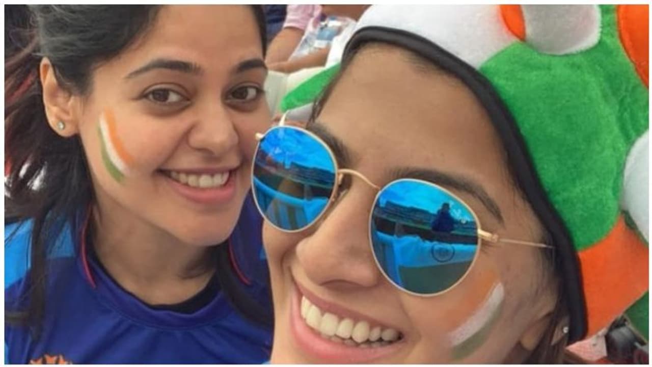 லண்டனில் டேரா போட்ட தமிழ் நடிகைகள் தேசியக் கொடியுடன் அடிக்கும் லூட்டி ஸ்டில்கள்... லண்டனில் டேரா போட்ட தமிழ் நடிகைகள் தேசியக் கொடியுடன் அடிக்கும் லூட்டி ஸ்டில்கள்...