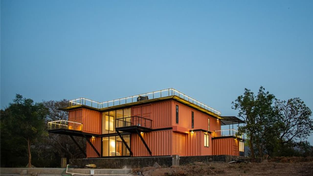 പരിസ്ഥിതിയെ വേദനിപ്പിക്കരുത്, ഷിപ്പിങ്ങ് കണ്ടെയിനറുകളുപയോഗിച്ച് വീട് പണിത് സഹോദരങ്ങള്; വീട് പണിയുമ്പോള് ചിലത് ശ്രദ്ധിക്കാം പരിസ്ഥിതിയെ വേദനിപ്പിക്കരുത്, ഷിപ്പിങ്ങ് കണ്ടെയിനറുകളുപയോഗിച്ച് വീട് പണിത് സഹോദരങ്ങള്; വീട് പണിയുമ്പോള് ചിലത് ശ്രദ്ധിക്കാം