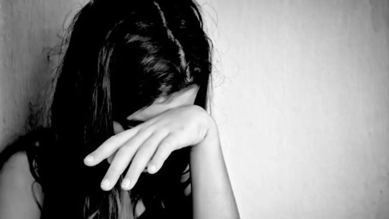 रिश्तों को शर्मसार करने वाली घटना, सगी बहनों ने पिता पर लगाया रेप का आरोप रिश्तों को शर्मसार करने वाली घटना, सगी बहनों ने पिता पर लगाया रेप का आरोप