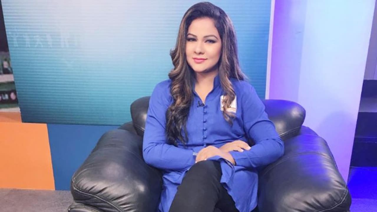 সুন্দরী এই বাঙালি ধারাভাষ্যকারে বুঁদ সকলে, জানুন তাঁর কাহিনি