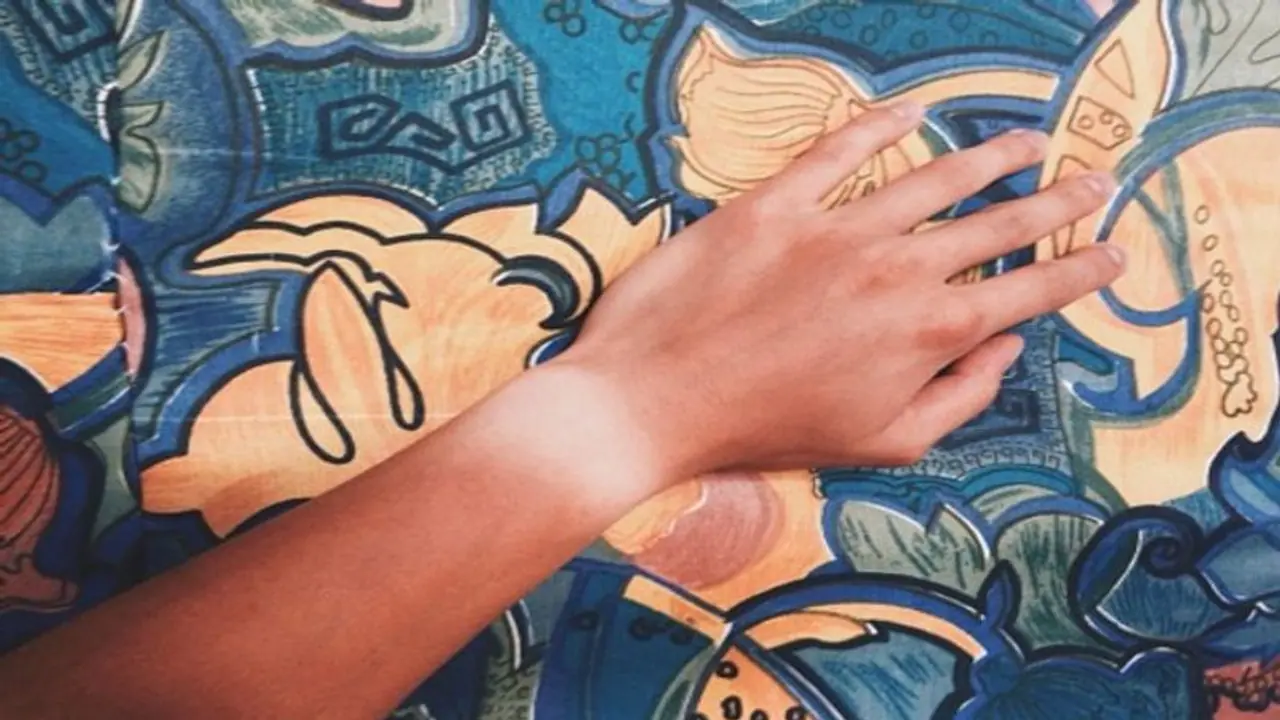 হাতে পড়েছে কালো দাগছোপ! ঘরোয়া টোটকায় কী ভাবে ম্যাজিকের মতো ফল পাবেন জানুন হাতে পড়েছে কালো দাগছোপ! ঘরোয়া টোটকায় কী ভাবে ম্যাজিকের মতো ফল পাবেন জানুন