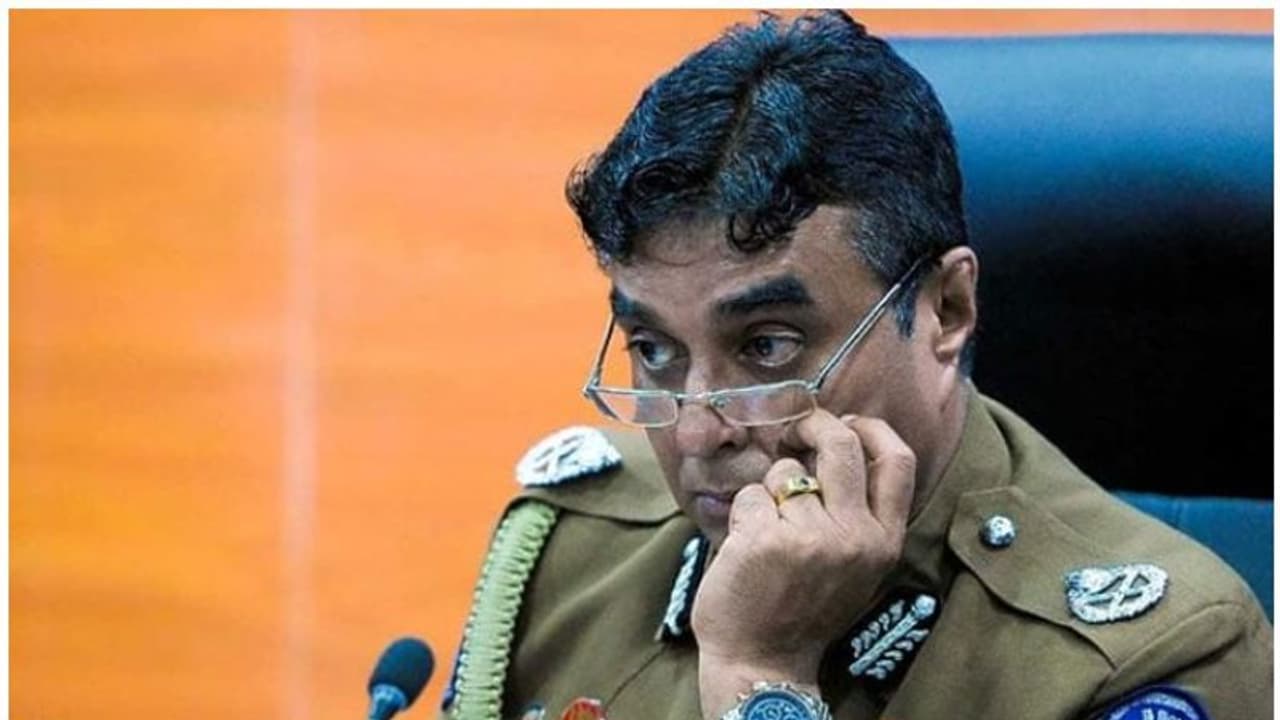 ശ്രീലങ്കന് സ്ഫോടനം: മുന്കരുതല് നടപടിയെടുക്കാത്തതില് പൊലീസ് തലവനെ അറസ്റ്റ് ചെയ്തു ശ്രീലങ്കന് സ്ഫോടനം: മുന്കരുതല് നടപടിയെടുക്കാത്തതില് പൊലീസ് തലവനെ അറസ്റ്റ് ചെയ്തു