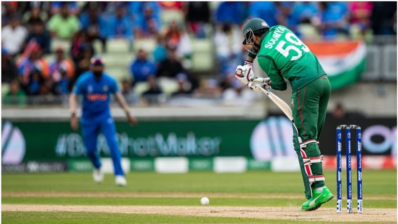 ಸೌಮ್ಯ ಸರ್ಕಾರ್ Not Out; 3ನೇ ಅಂಪೈರ್ ವಿರುದ್ಧ ಟ್ವಿಟರಿಗರ ಆಕ್ರೋಶ! ಸೌಮ್ಯ ಸರ್ಕಾರ್ Not Out; 3ನೇ ಅಂಪೈರ್ ವಿರುದ್ಧ ಟ್ವಿಟರಿಗರ ಆಕ್ರೋಶ!