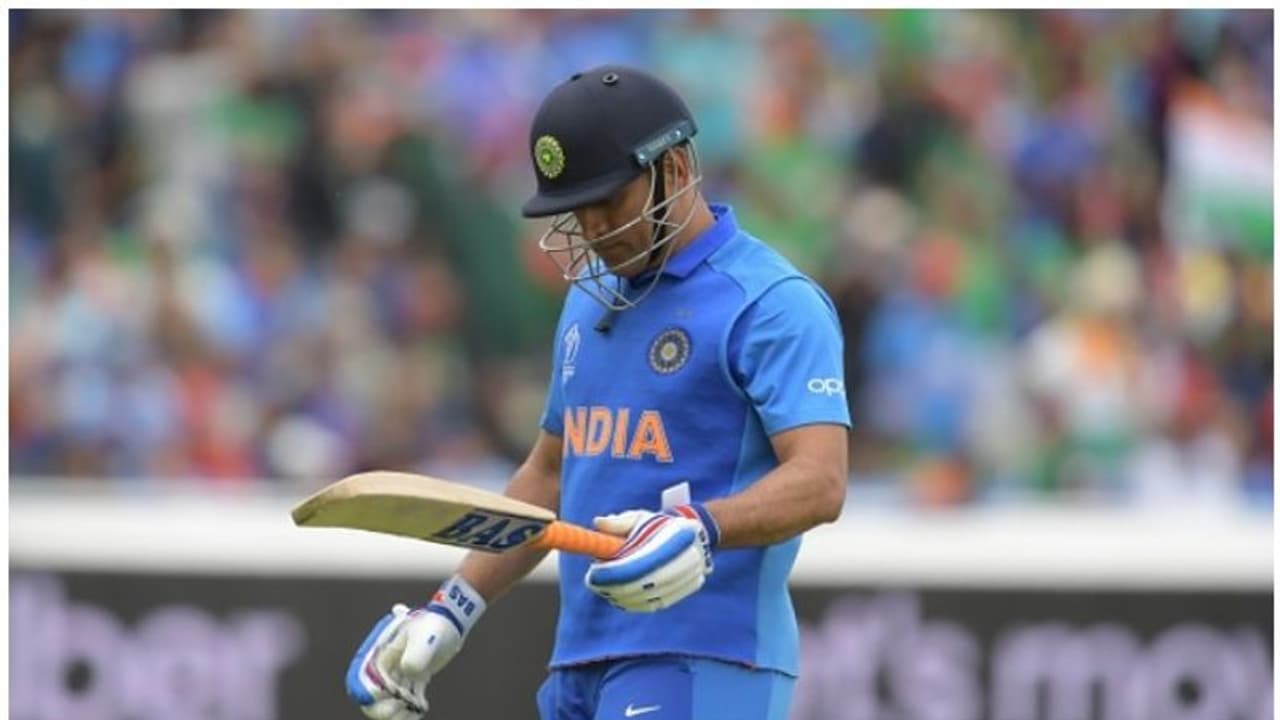 വേഗക്കുറവെന്ന് പഴി; ധോണിക്കെതിരെ വീണ്ടും ആരാധകര് വേഗക്കുറവെന്ന് പഴി; ധോണിക്കെതിരെ വീണ്ടും ആരാധകര്