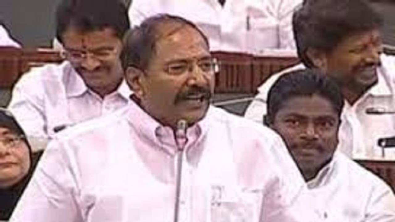 மின்துறைக்கு தேவையான காப்பருக்கு தட்டுப்பாடு ! அமைச்சர் தங்கமணி இதற்கு என்ன காரணம் சொல்கிறார் தெரியுமா ? மின்துறைக்கு தேவையான காப்பருக்கு தட்டுப்பாடு ! அமைச்சர் தங்கமணி இதற்கு என்ன காரணம் சொல்கிறார் தெரியுமா ?