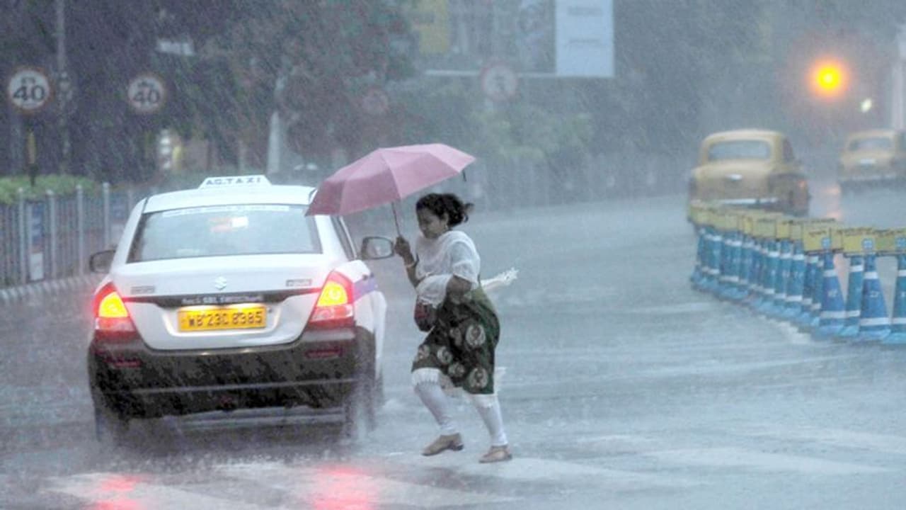 কলকাতায় বৃষ্টি নামল, স্বস্তির খবর শোনাল হাওয়া অফিস কলকাতায় বৃষ্টি নামল, স্বস্তির খবর শোনাল হাওয়া অফিস