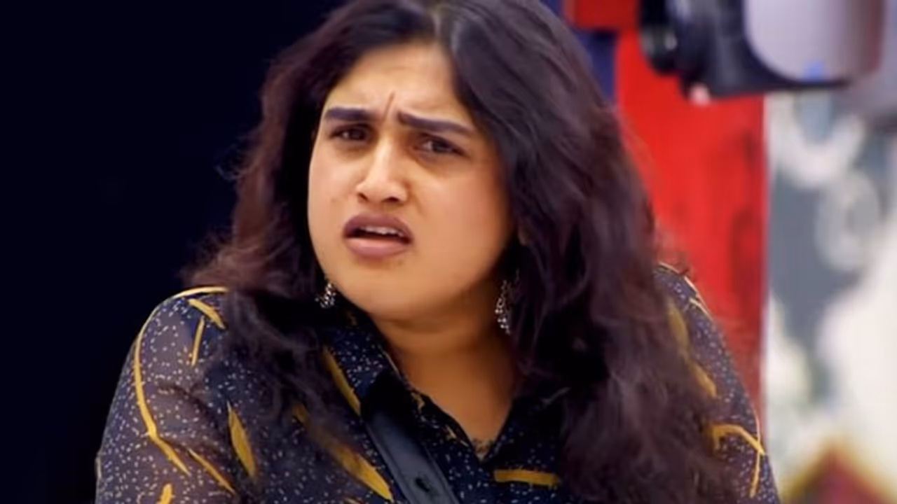 'బిగ్ బాస్ 3' సెట్ లో పోలీసులు.. ఆమె అరెస్ట్ కి రంగం సిద్ధం! 'బిగ్ బాస్ 3' సెట్ లో పోలీసులు.. ఆమె అరెస్ట్ కి రంగం సిద్ధం!