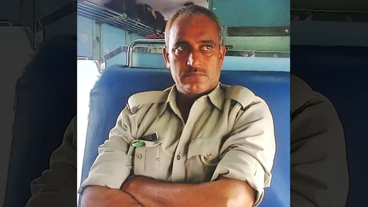 जालौन जिले में तैनात दबंग सिपाही ने छह साल में 16 हेक्टेअर से अधिक भूमि पर किया जबरन कब्जा, भूमाफिया घोषित होने पर डीआईजी झांसी ने दर्ज कराया केस, संपत्ति की जांच भी होगी जालौन जिले में तैनात दबंग सिपाही ने छह साल में 16 हेक्टेअर से अधिक भूमि पर किया जबरन कब्जा, भूमाफिया घोषित होने पर डीआईजी झांसी ने दर्ज कराया केस, संपत्ति की जांच भी होगी