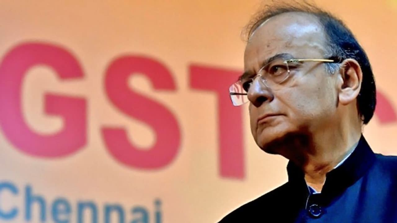 ...अगर ऐसा हुआ तो मर्ज हो सकता है 12% और 18% का स्लैबः पूर्व वित्त मंत्री अरुण जेटली ...अगर ऐसा हुआ तो मर्ज हो सकता है 12% और 18% का स्लैबः पूर्व वित्त मंत्री अरुण जेटली