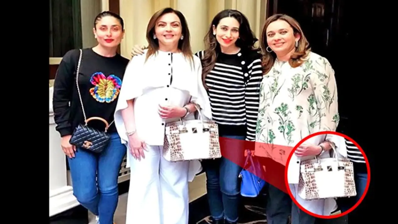 सोशल मीडिया पर वायरल हो रहा नीता अंबानी का हैंडबैग, जानिए क्या है इसमें खास सोशल मीडिया पर वायरल हो रहा नीता अंबानी का हैंडबैग, जानिए क्या है इसमें खास