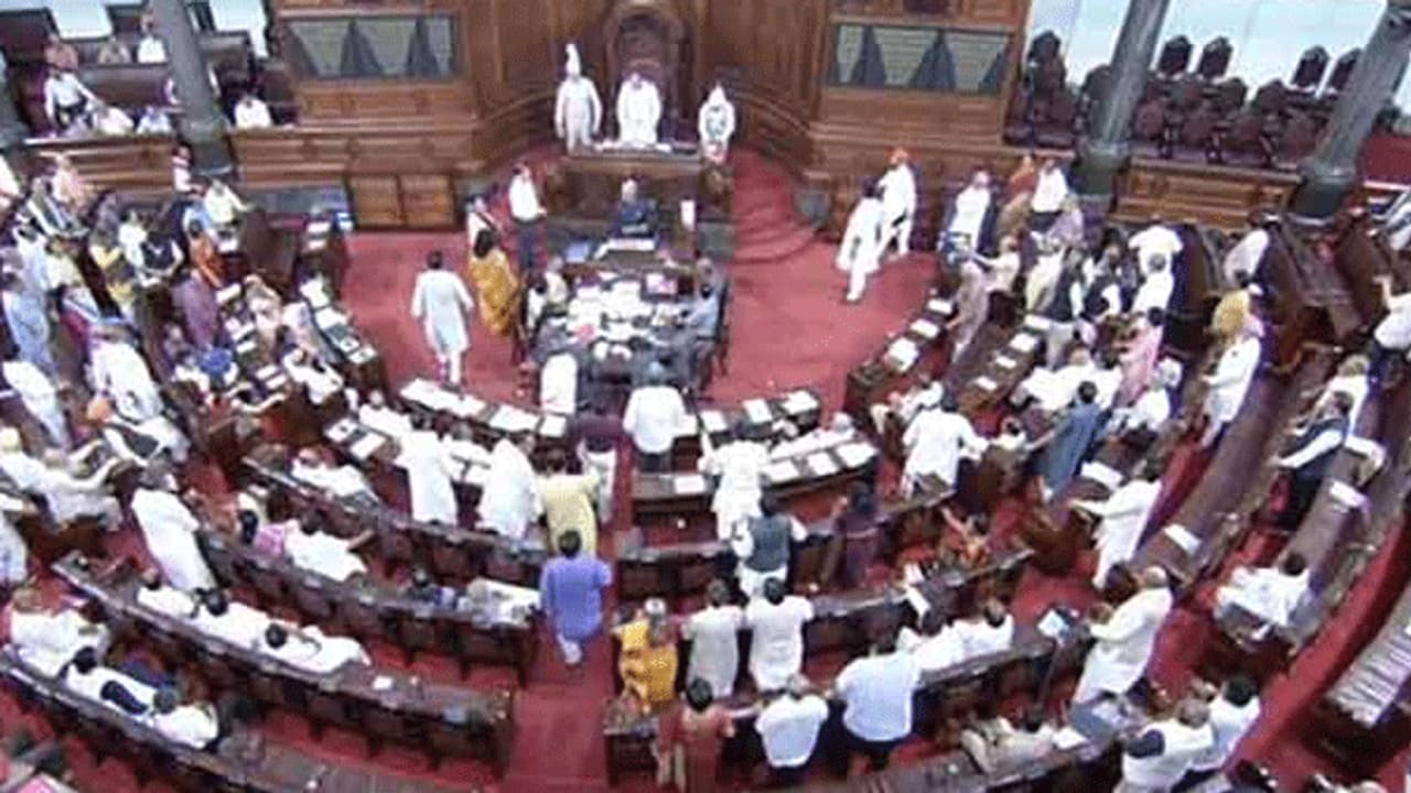 ట్రిపుల్ తలాఖ్ బిల్లు: గట్టెక్కిన మోడీ సర్కార్, సహకరించిన బాబు, కేసీఆర్ ట్రిపుల్ తలాఖ్ బిల్లు: గట్టెక్కిన మోడీ సర్కార్, సహకరించిన బాబు, కేసీఆర్