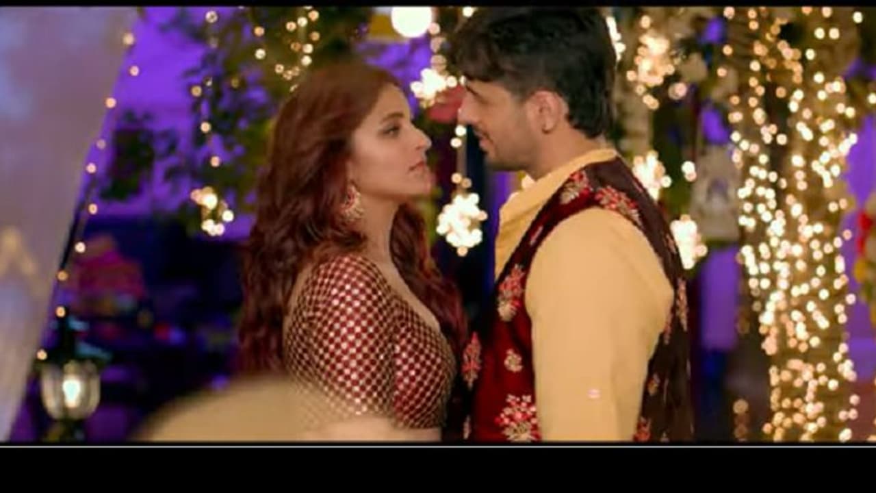 ভরপুর বিনোদন ছবির ট্রেলারে, সিদ্ধার্থ পরিণীতি জুটির নতুন ছবি মুক্তির পথে ভরপুর বিনোদন ছবির ট্রেলারে, সিদ্ধার্থ পরিণীতি জুটির নতুন ছবি মুক্তির পথে