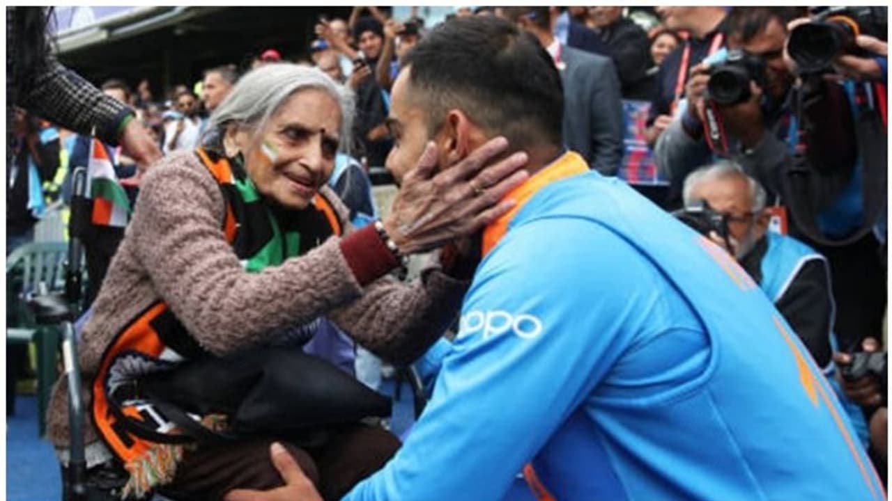 ഇന്ത്യന് ടീമിന്റെ 'കട്ട ഫാനായ' മുത്തശ്ശിയെ തേടി കോലിയും രോഹിത്തും എത്തി ഇന്ത്യന് ടീമിന്റെ 'കട്ട ഫാനായ' മുത്തശ്ശിയെ തേടി കോലിയും രോഹിത്തും എത്തി