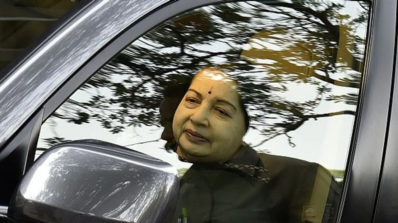 ஓட்டு வங்கிக்கு மட்டும் ஜெயலலிதா பெயரை பயன்படுத்தும் அதிமுக.. ஒரே அடியில் எடப்பாடியை ஆட்டம் காண வைத்த ஜெ. தீபா ஓட்டு வங்கிக்கு மட்டும் ஜெயலலிதா பெயரை பயன்படுத்தும் அதிமுக.. ஒரே அடியில் எடப்பாடியை ஆட்டம் காண வைத்த ஜெ. தீபா