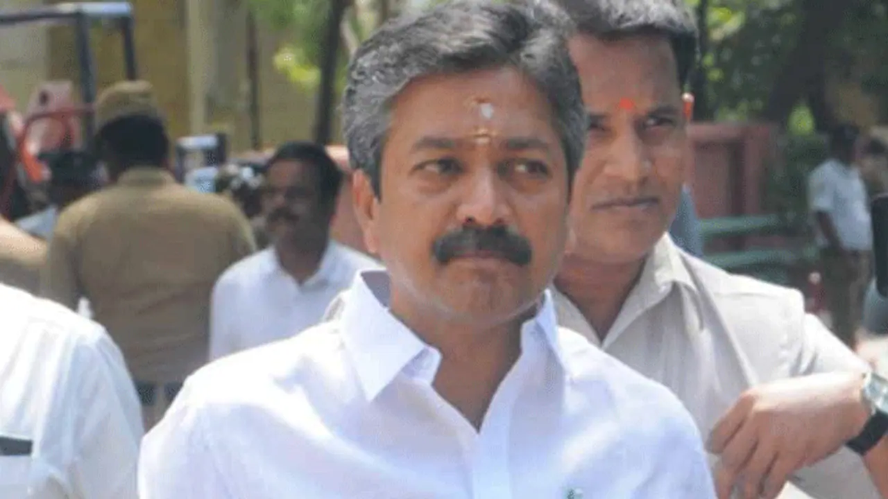 " அணிலைதான் கேட்கனும் ".. எப்போதும் சீரியஸா பேசும் சண்முகம், செந்தில் பாலாஜியை வச்சு செய்த காமெடி. " அணிலைதான் கேட்கனும் ".. எப்போதும் சீரியஸா பேசும் சண்முகம், செந்தில் பாலாஜியை வச்சு செய்த காமெடி.