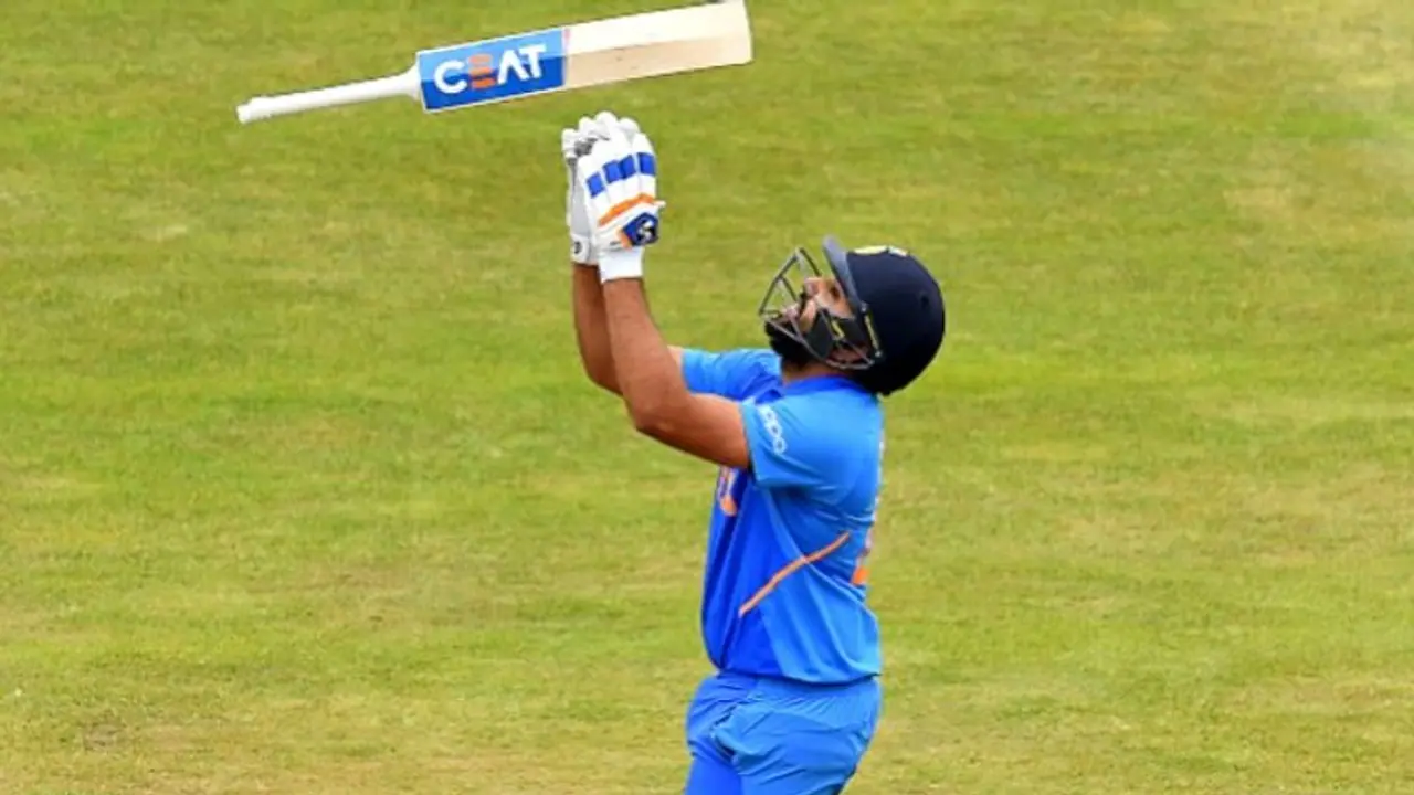 ভাগ্যদেবীর বরপুত্র রোহিত, তাকে কাজেও লাগাচ্ছেন জব্বর! ওয়ার্নার গেইলরা অনেক পিছনে ভাগ্যদেবীর বরপুত্র রোহিত, তাকে কাজেও লাগাচ্ছেন জব্বর! ওয়ার্নার গেইলরা অনেক পিছনে