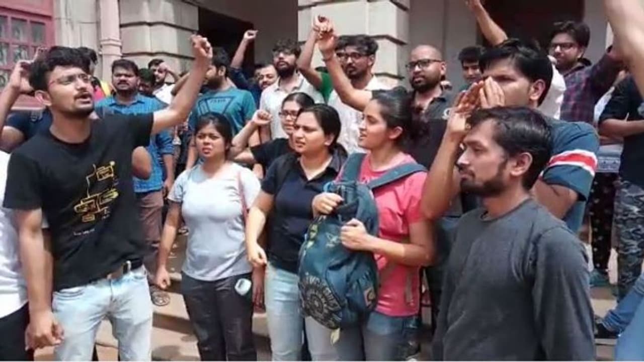 ರಾಯಚೂರು: ಎಂಜಿನಿಯರಿಂಗ್ ಕಾಲೇಜಿನಲ್ಲಿ ತಾತ್ಕಾಲಿಕವಾಗಿ ಐಐಐಟಿ ಪ್ರಾರಂಭ ರಾಯಚೂರು: ಎಂಜಿನಿಯರಿಂಗ್ ಕಾಲೇಜಿನಲ್ಲಿ ತಾತ್ಕಾಲಿಕವಾಗಿ ಐಐಐಟಿ ಪ್ರಾರಂಭ