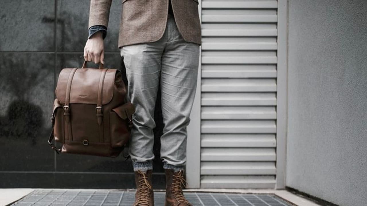 বর্ষায় নিন ব্যাগ ও জুতোর বিশেষ যত্ন, বৃষ্টির জলে ক্ষতির হাত থেকে বাঁচার সহজ উপায় বর্ষায় নিন ব্যাগ ও জুতোর বিশেষ যত্ন, বৃষ্টির জলে ক্ষতির হাত থেকে বাঁচার সহজ উপায়