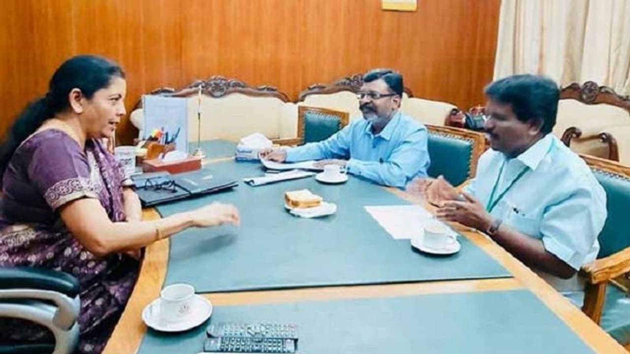 தமிழகத்துக்கு நீங்க இதெல்லாம் செஞ்சு தரணும் … நிர்மலா சீத்தாராமனிடம் நீண்ட பட்டியலை அளித்த திருமா !! தமிழகத்துக்கு நீங்க இதெல்லாம் செஞ்சு தரணும் … நிர்மலா சீத்தாராமனிடம் நீண்ட பட்டியலை அளித்த திருமா !!