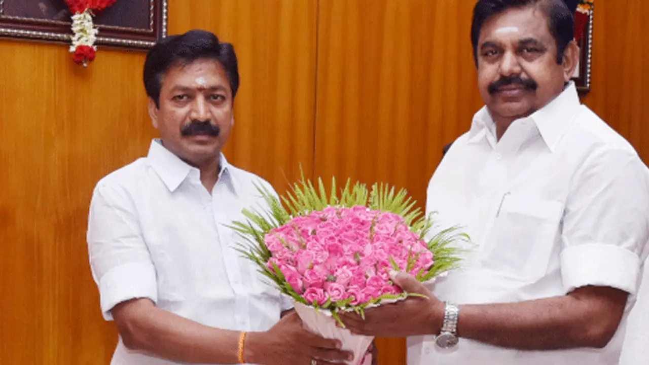 ஆறாண்டுகளில் 3 வது மாஜி அமைச்சர் வேட்பாளராக அறிவிப்பு.. வைத்திலிங்கம், கே.பி.முனுசாமி வரிசையில் சி.வி.சண்முகம் ஆறாண்டுகளில் 3 வது மாஜி அமைச்சர் வேட்பாளராக அறிவிப்பு.. வைத்திலிங்கம், கே.பி.முனுசாமி வரிசையில் சி.வி.சண்முகம்