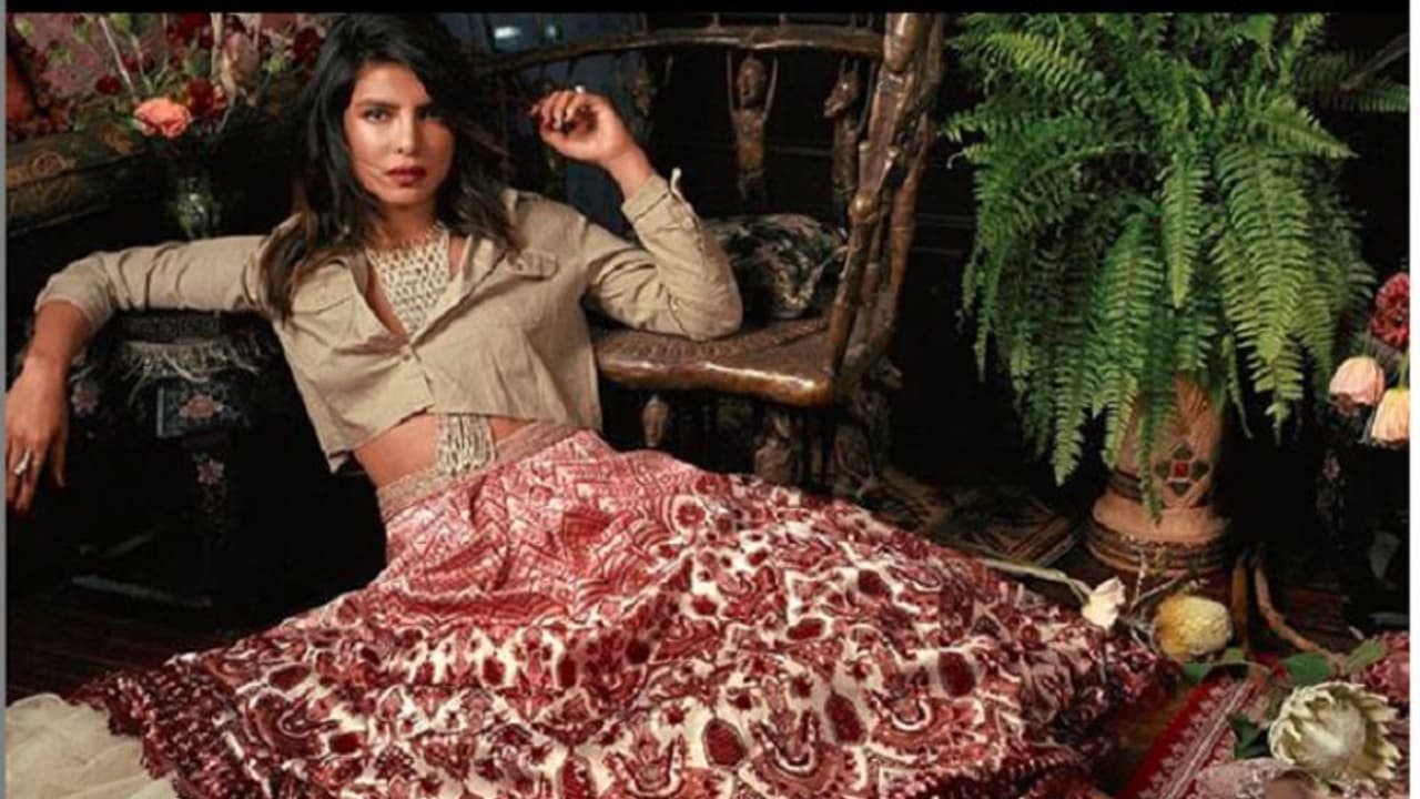 ভক্তদের মুখে হাসি ফুটিয়ে তিন বছর পর বলিউড সফরে প্রিয়ঙ্কা