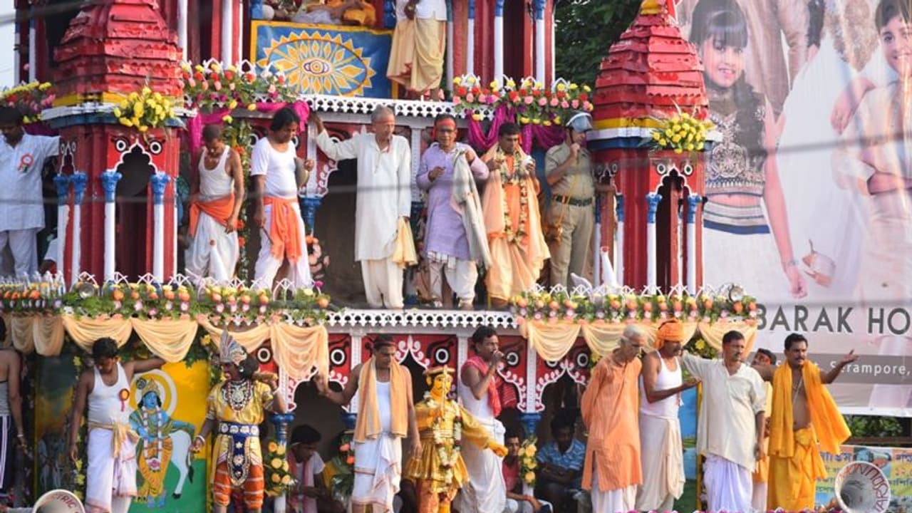 'ইটাল বাজিল বাম পায়ে আচম্বিতে', রথের রশিতে টান হাজার বছরের 'ইটাল বাজিল বাম পায়ে আচম্বিতে', রথের রশিতে টান হাজার বছরের