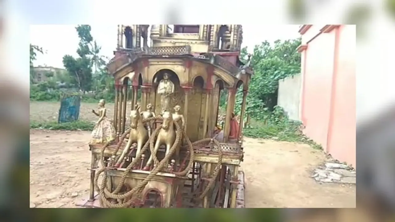 রাস্তায় নামল সোনার রথ, ২৫০ বছরের ঐতিহ্য সাড়ম্বরে পালিত মুর্শিদাবাদে রাস্তায় নামল সোনার রথ, ২৫০ বছরের ঐতিহ্য সাড়ম্বরে পালিত মুর্শিদাবাদে