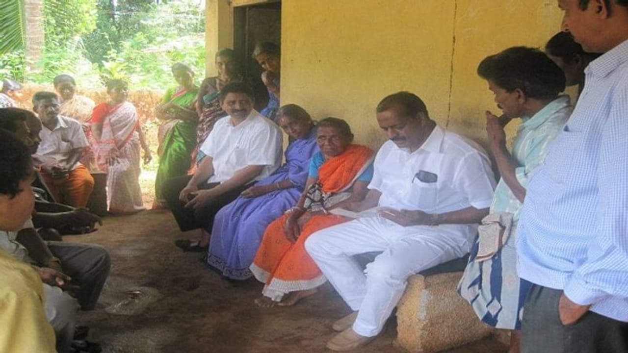 ಬಸ್ ನಲ್ಲೇ ಹೃದಯಾಘಾತದಿಂದ ಕಾರ್ಕಳ ಮಾಜಿ ಶಾಸಕ ವಿಧಿವಶ ಬಸ್ ನಲ್ಲೇ ಹೃದಯಾಘಾತದಿಂದ ಕಾರ್ಕಳ ಮಾಜಿ ಶಾಸಕ ವಿಧಿವಶ