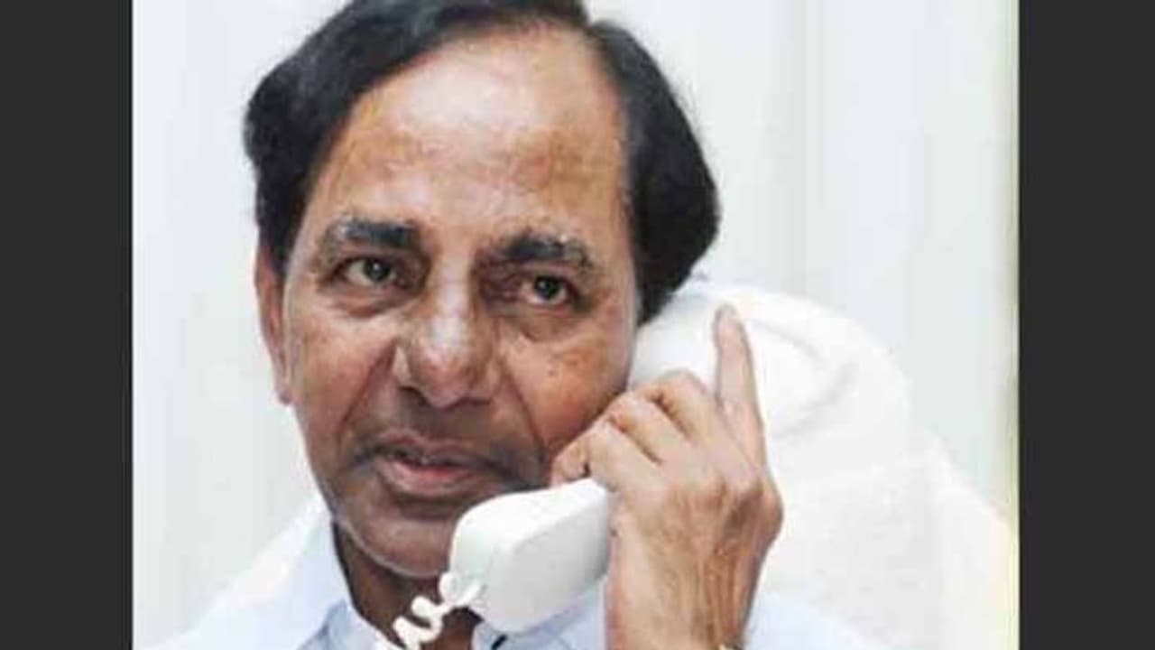 బాగున్నావా... బిడ్డా: చింతమడక సర్పంచ్కు కేసీఆర్ ఫోన్ బాగున్నావా... బిడ్డా: చింతమడక సర్పంచ్కు కేసీఆర్ ఫోన్