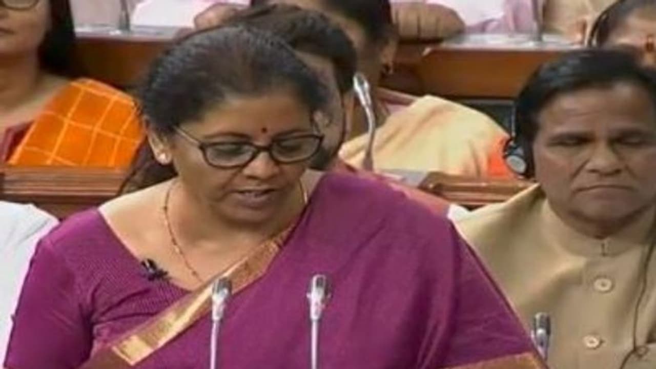 রাষ্ট্রায়ত্ত ব্যাঙ্কগুলিকে ৭০ হাজার কোটি দেওয়া হবে বলে জানালেন অর্থমন্ত্রী রাষ্ট্রায়ত্ত ব্যাঙ্কগুলিকে ৭০ হাজার কোটি দেওয়া হবে বলে জানালেন অর্থমন্ত্রী