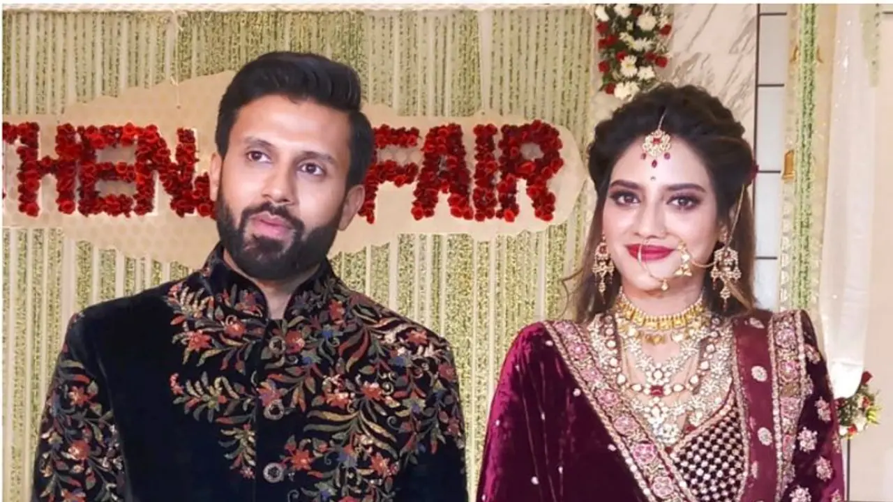 নুসরতের রিসেপশন আসরে চাঁদের হাট, সন্ধে থেকেই ভরে উঠল রয়্যাল চত্বর নুসরতের রিসেপশন আসরে চাঁদের হাট, সন্ধে থেকেই ভরে উঠল রয়্যাল চত্বর