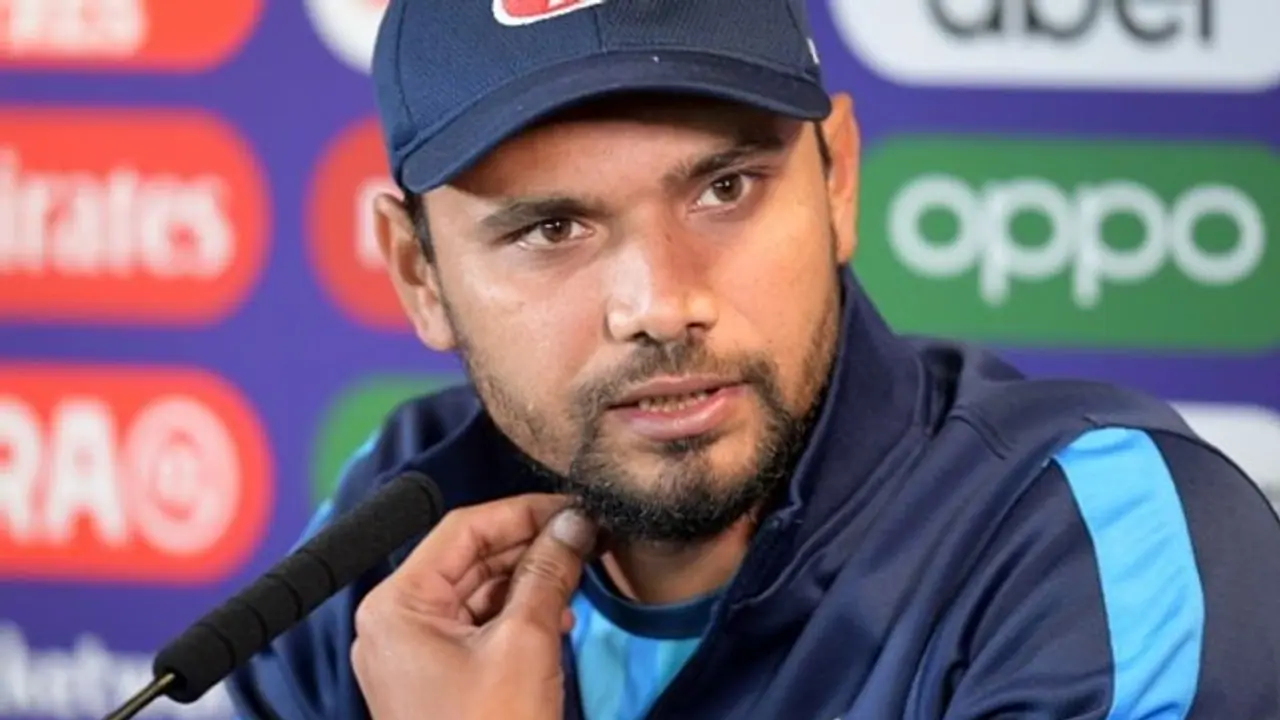 300 ಬಡ ಕುಟುಂಬಗಳಿಗೆ ನೆರವಾದ ಮಾಜಿ ನಾಯಕ ಮಶ್ರಫೆ ಮೊರ್ತಜಾ 300 ಬಡ ಕುಟುಂಬಗಳಿಗೆ ನೆರವಾದ ಮಾಜಿ ನಾಯಕ ಮಶ್ರಫೆ ಮೊರ್ತಜಾ