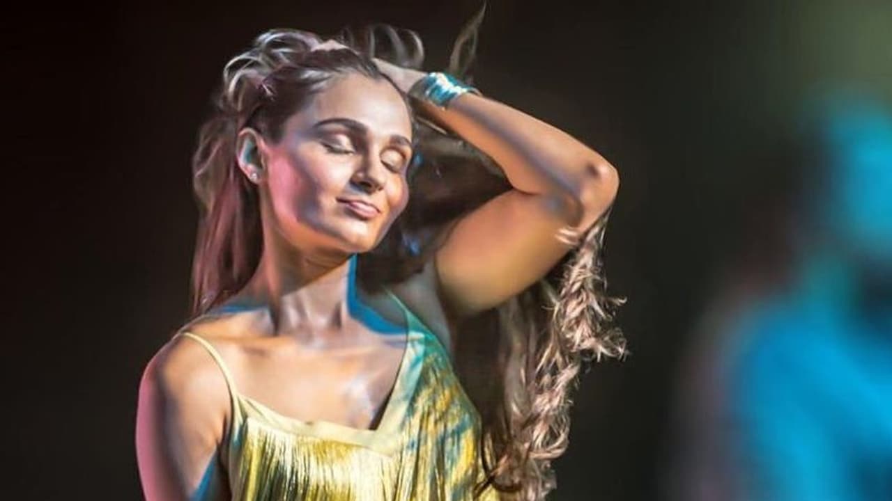 தன்னைச் சீரழித்தவர் குறித்து ஹிண்ட் கொடுக்கவா அந்தப் பாடலைப் பாடினார் ஆண்ட்ரியா? தன்னைச் சீரழித்தவர் குறித்து ஹிண்ட் கொடுக்கவா அந்தப் பாடலைப் பாடினார் ஆண்ட்ரியா?