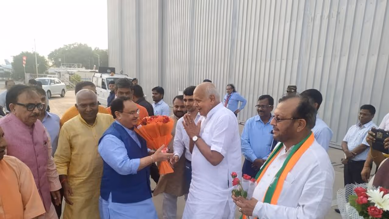 कार्यकारी अध्यक्ष बनने के बाद पहली बार लखनऊ पहुंचे जेपी नड्डा कार्यकारी अध्यक्ष बनने के बाद पहली बार लखनऊ पहुंचे जेपी नड्डा