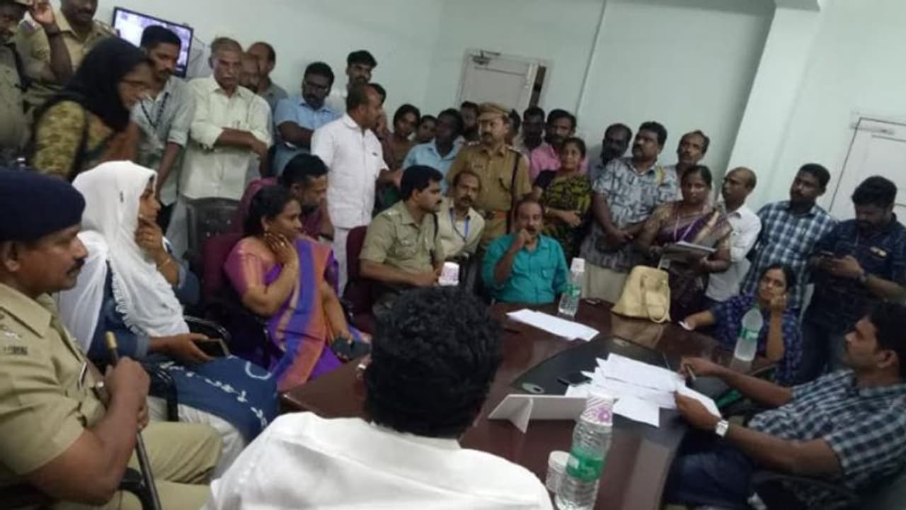 കായംകുളത്തെ എൽ പി സ്കൂളിലെ 40 ലധികം കുട്ടികൾക്ക് ഭക്ഷ്യവിഷബാധയേറ്റു കായംകുളത്തെ എൽ പി സ്കൂളിലെ 40 ലധികം കുട്ടികൾക്ക് ഭക്ഷ്യവിഷബാധയേറ്റു