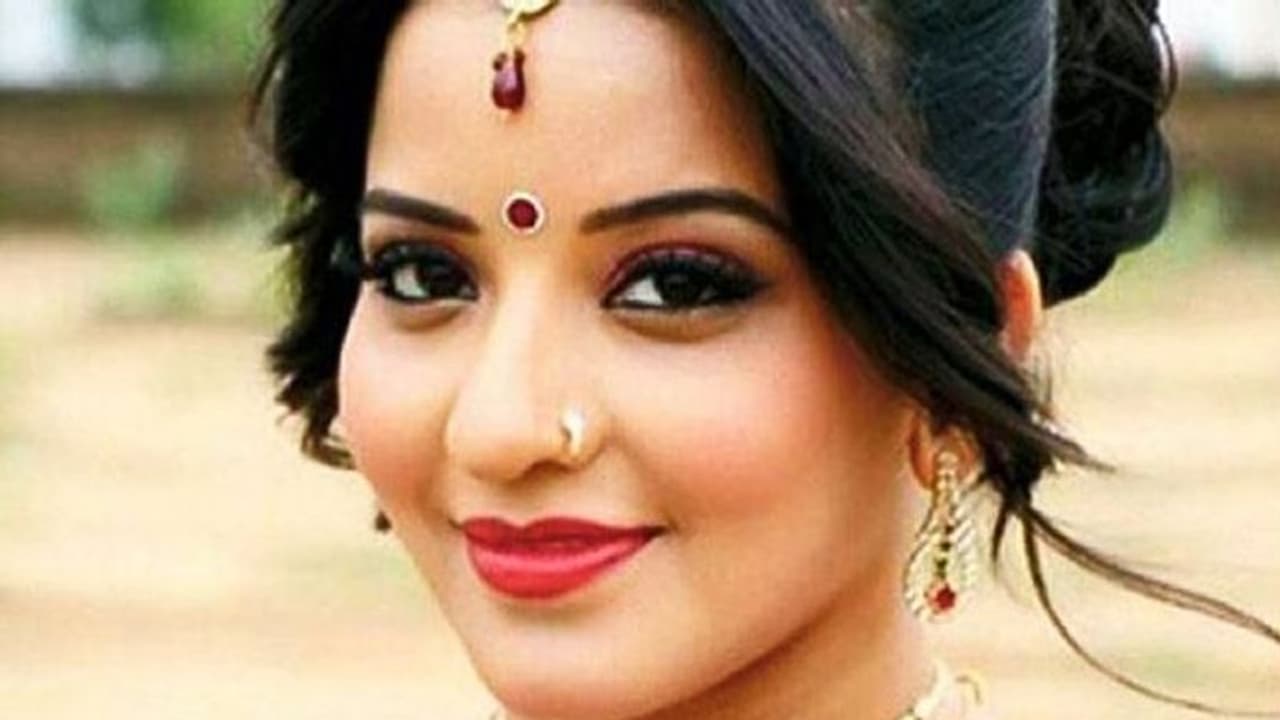 फैन्स के दिलो दिमाग पर यूं छाई रहती है भोजपुरी एक्ट्रेस मोनालिसा का बोल्ड अंदाज फैन्स के दिलो दिमाग पर यूं छाई रहती है भोजपुरी एक्ट्रेस मोनालिसा का बोल्ड अंदाज