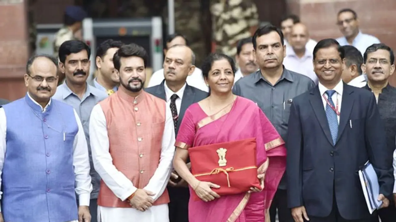 वित्तमंत्री ने पेश किया बजट, 2022 तक हर घर में बिजली, 2024 तक पानी देने का लक्ष्य