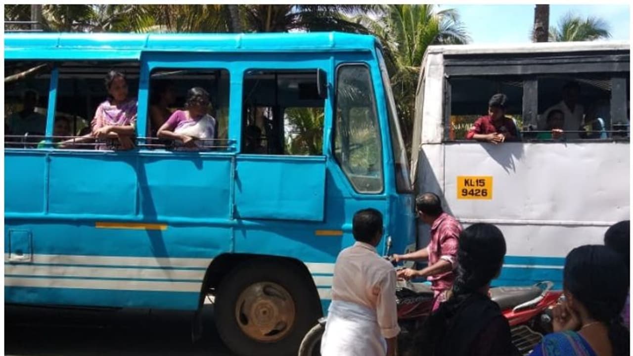 കെഎസ്ആര്ടിസി ബസിന് പിന്നിൽ സ്വകാര്യ ബസിടിച്ചു കയറിയ സംഭവം; പൊലീസ് കേസെടുത്തു കെഎസ്ആര്ടിസി ബസിന് പിന്നിൽ സ്വകാര്യ ബസിടിച്ചു കയറിയ സംഭവം; പൊലീസ് കേസെടുത്തു