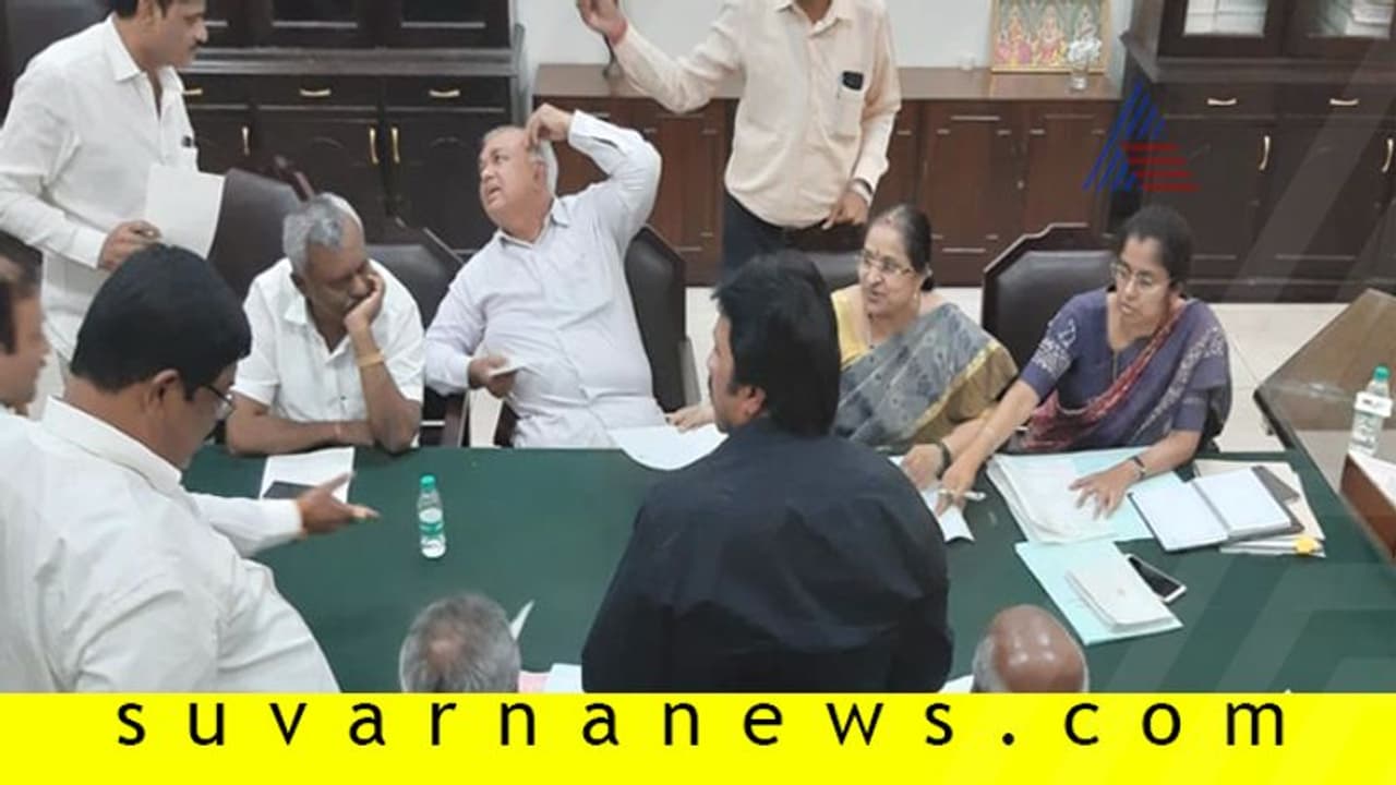 ಫಲಿಸದ ಡಿಕೆಶಿ ಮಾತುಕತೆ: 11 ಶಾಸಕರ ರಾಜೀನಾಮೆ! ರಾಜ್ಯಪಾಲರ ಆಟ ಶುರು! ಫಲಿಸದ ಡಿಕೆಶಿ ಮಾತುಕತೆ: 11 ಶಾಸಕರ ರಾಜೀನಾಮೆ! ರಾಜ್ಯಪಾಲರ ಆಟ ಶುರು!