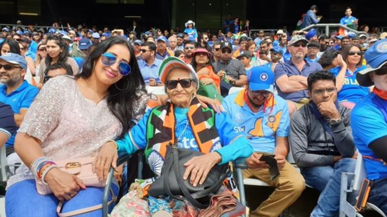 World Cup 2019: Virat Kohli pens letter to 87 year old Indian fan Charulata Patel World Cup 2019: Virat Kohli pens letter to 87 year old Indian fan Charulata Patel