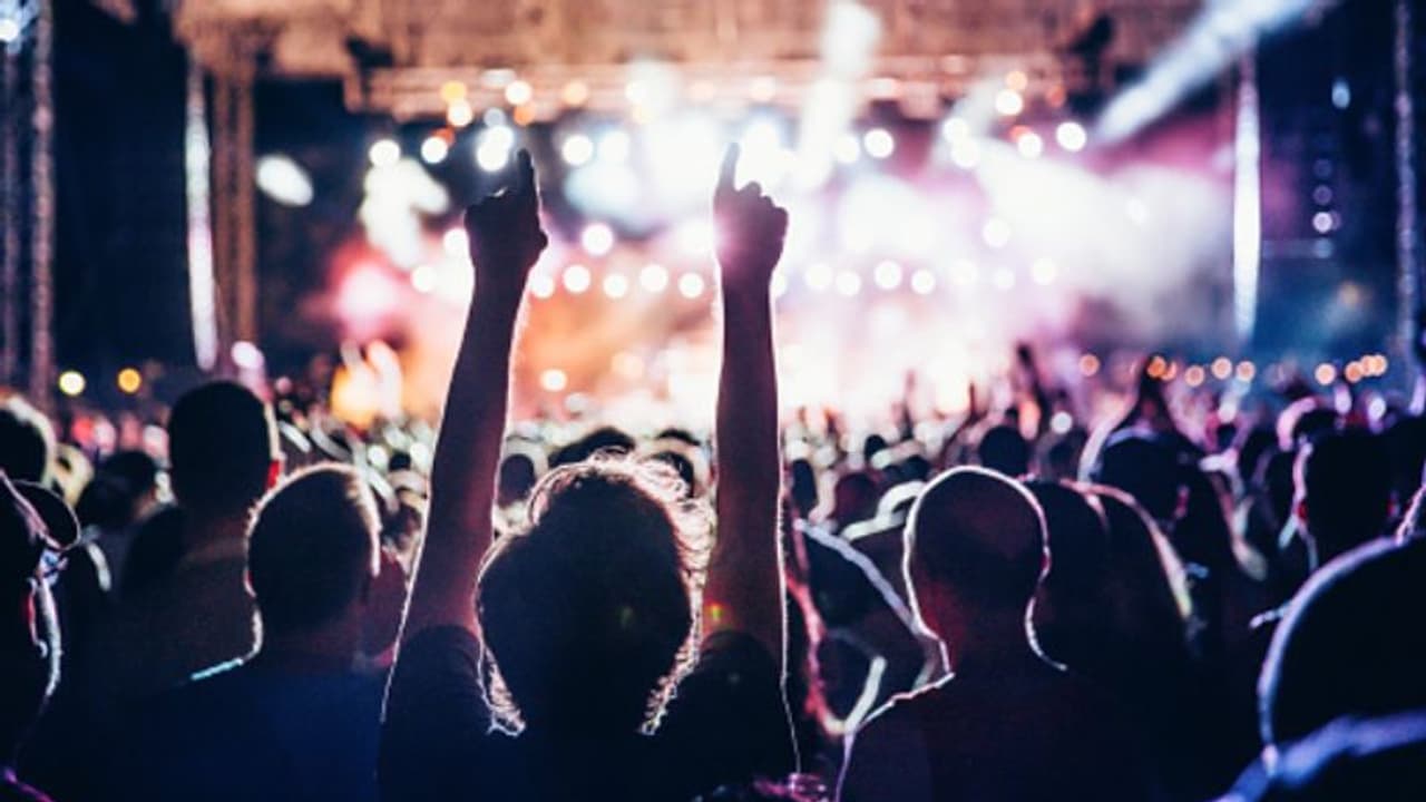 এই ব্যক্তির সঙ্গে মিউজিক ফেস্টিভালে গেলেই পাবেন ৪ লক্ষ টাকা, জেনে নিন কীভাবে এই ব্যক্তির সঙ্গে মিউজিক ফেস্টিভালে গেলেই পাবেন ৪ লক্ষ টাকা, জেনে নিন কীভাবে