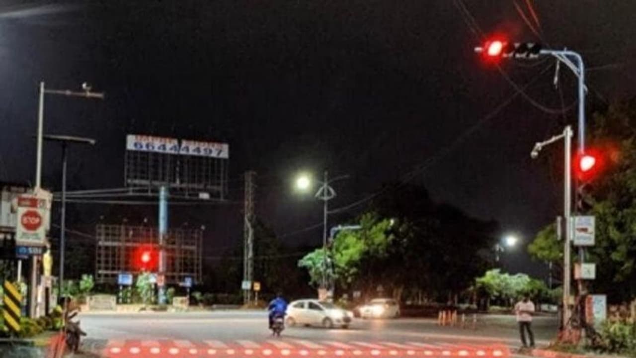 ಮಧ್ಯರಾತ್ರಿಲ್ಲೂ ಟ್ರಾಫಿಕ್‌ ಸಿಗ್ನಲ್‌: ಸವಾರರ ಆಕ್ರೋಶ