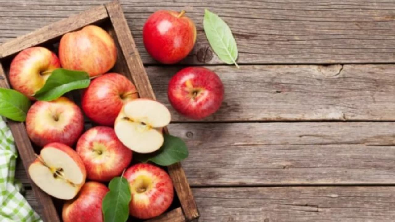 ദിവസവും ഈ അഞ്ച് രീതിയില് ആപ്പിള് കഴിക്കൂ; അമിതവണ്ണം കുറയ്ക്കാം... ദിവസവും ഈ അഞ്ച് രീതിയില് ആപ്പിള് കഴിക്കൂ; അമിതവണ്ണം കുറയ്ക്കാം...