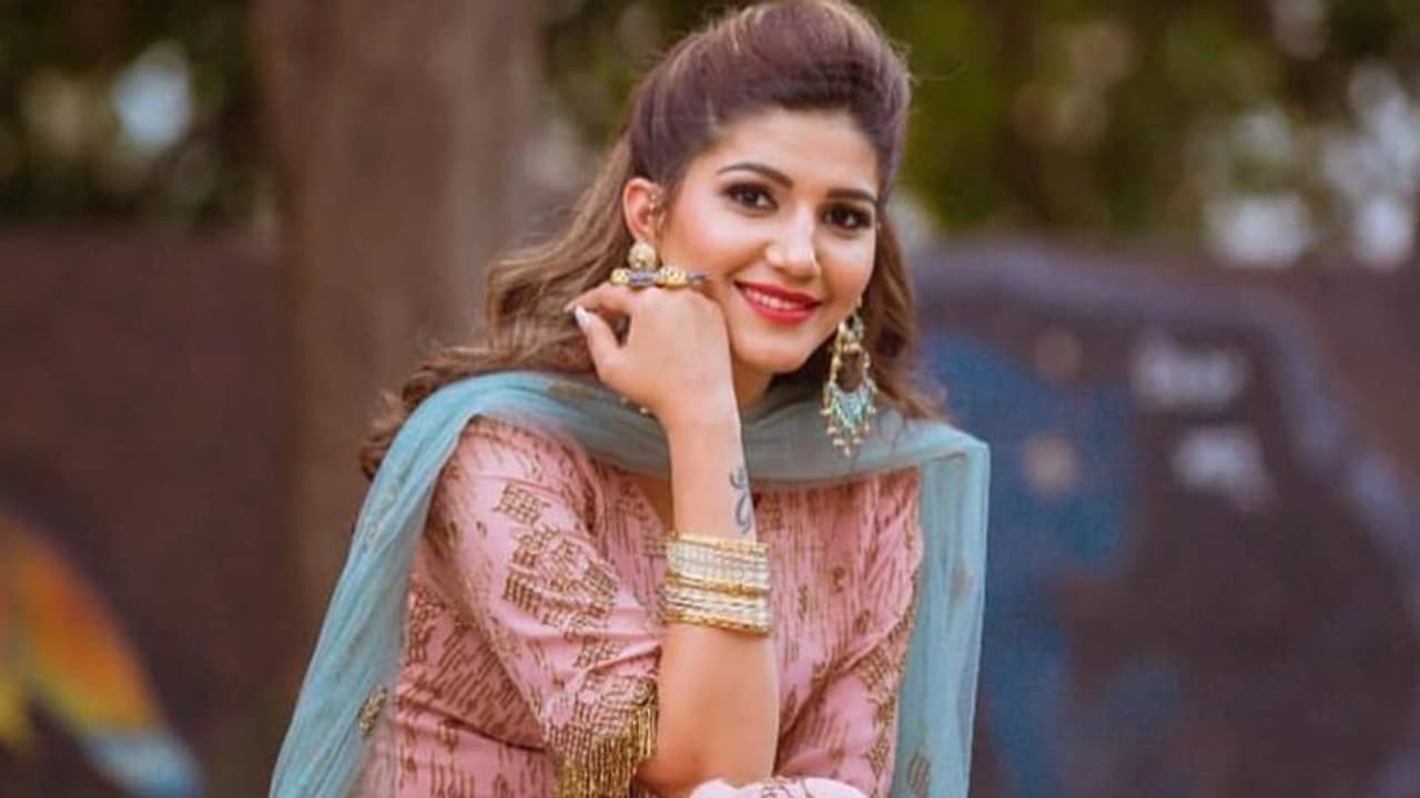 सदस्यता अभियान की पहली सदस्य बनी सपना चौधरी, बीजेपी में हुई शामिल सदस्यता अभियान की पहली सदस्य बनी सपना चौधरी, बीजेपी में हुई शामिल