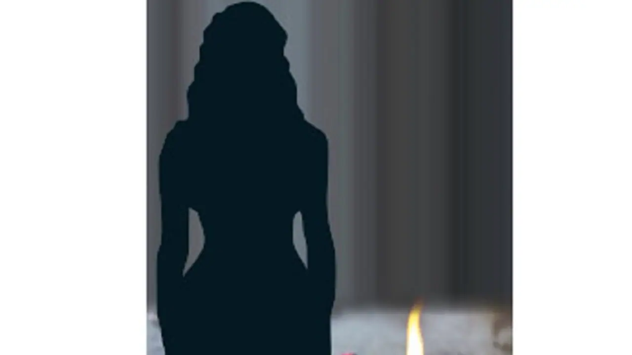 ಮದುವೆಯಾಗುವನಿಗೆ ಬಂತು ಹುಡುಗಿಯ ನ್ಯೂಡ್ ಪಿಕ್, ಕಳಿಸಿದ್ದು ಮಾಜಿ ಪ್ರಿಯಕರ! ಮದುವೆಯಾಗುವನಿಗೆ ಬಂತು ಹುಡುಗಿಯ ನ್ಯೂಡ್ ಪಿಕ್, ಕಳಿಸಿದ್ದು ಮಾಜಿ ಪ್ರಿಯಕರ!