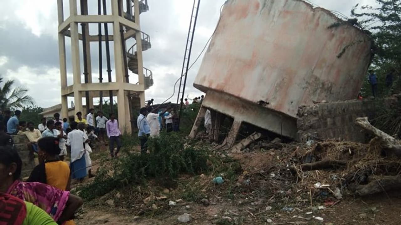 ಯಾದಗಿರಿ: ಕುಸಿದ ನೀರಿನ ಟ್ಯಾಂಟ್ಗೆ ಕಾರ್ಮಿಕ ಬಲಿ ಯಾದಗಿರಿ: ಕುಸಿದ ನೀರಿನ ಟ್ಯಾಂಟ್ಗೆ ಕಾರ್ಮಿಕ ಬಲಿ