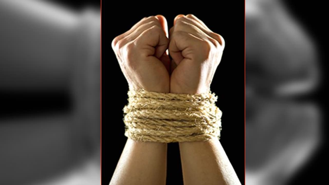 Madhya Pradesh: 25 men transporting cattle chained, forced to chant ‘gau mata ki jai’ Madhya Pradesh: 25 men transporting cattle chained, forced to chant ‘gau mata ki jai’